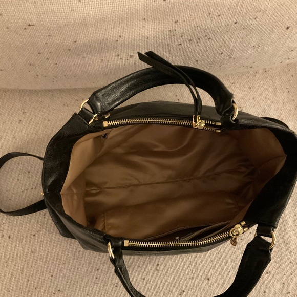 HENRI BENDEL PRE-LOVED AUTHENTIC BLACK GENUINE LEATHER GOLD DESIGN CROSSBODY BAG - Picture 6 of 8